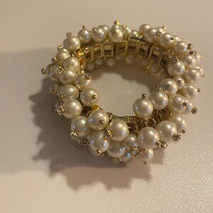 Vintage-Inspired Pearl & Gold Tone Statement Bracelet